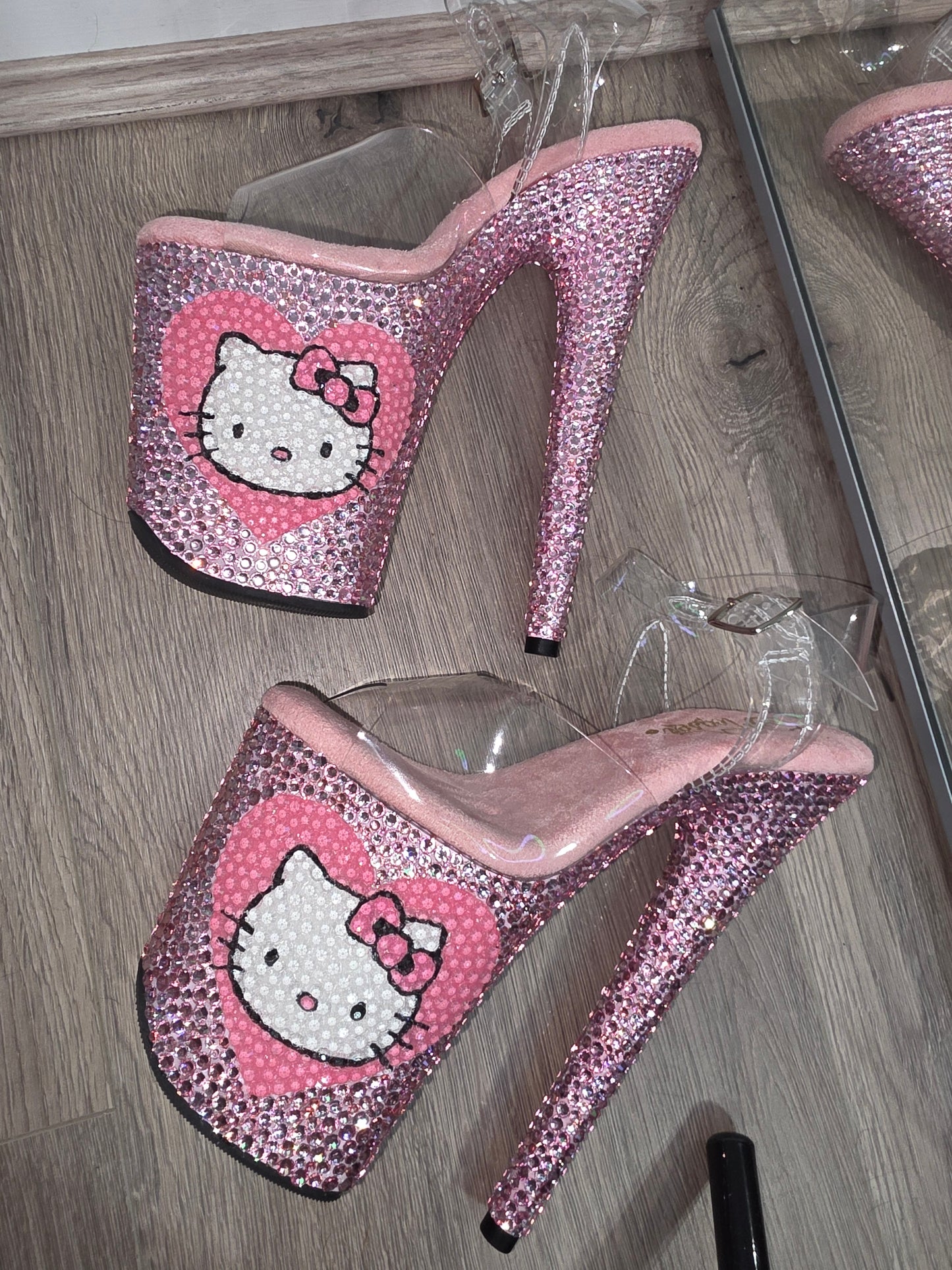 Hello Kitty Heart AB crystal design