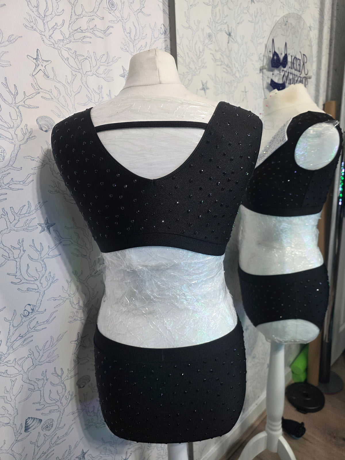 Black and white collar set