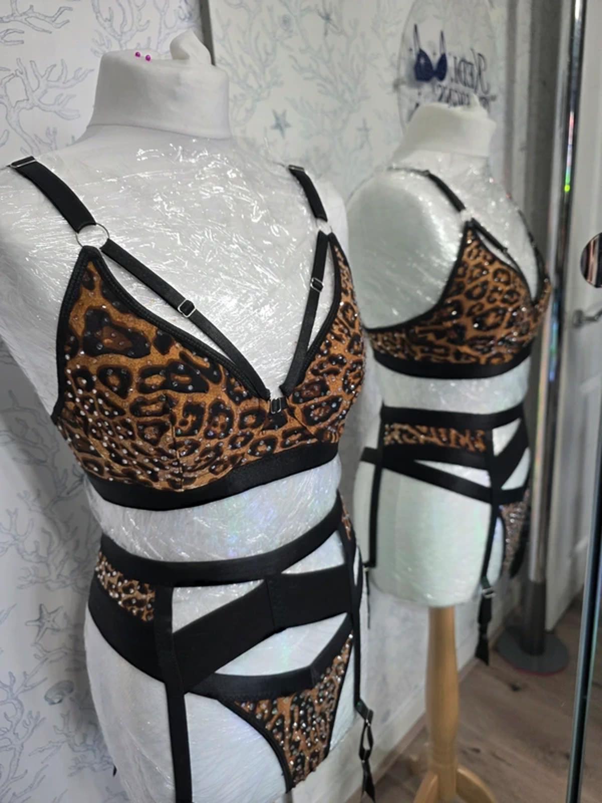 Rhinestoned leopard print bikini 8-10