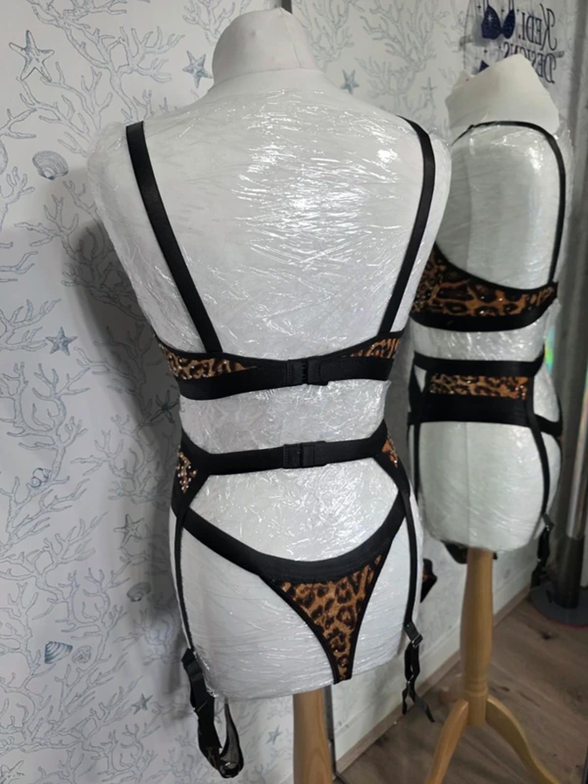 Rhinestoned leopard print bikini 8-10