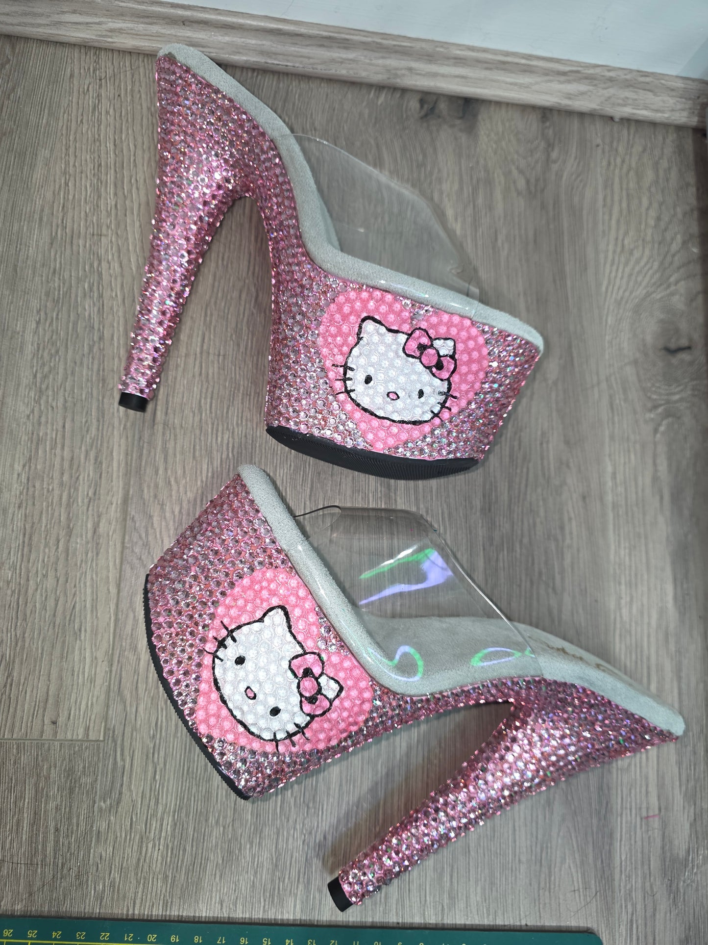 Hello Kitty Heart AB crystal design