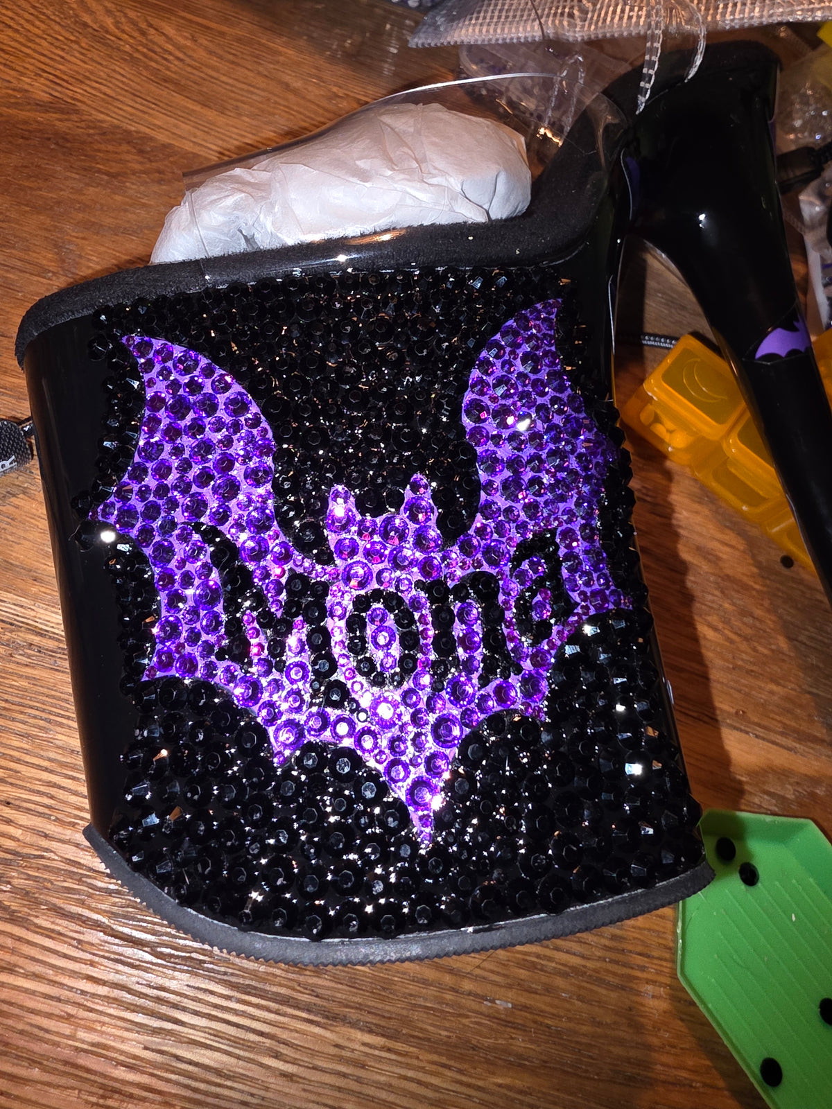Tacones Pleaser personalizados con diamantes de imitación