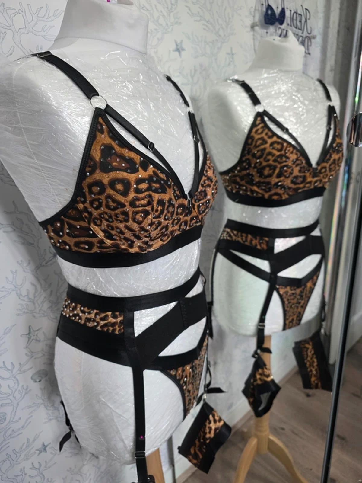Rhinestoned leopard print bikini 8-10