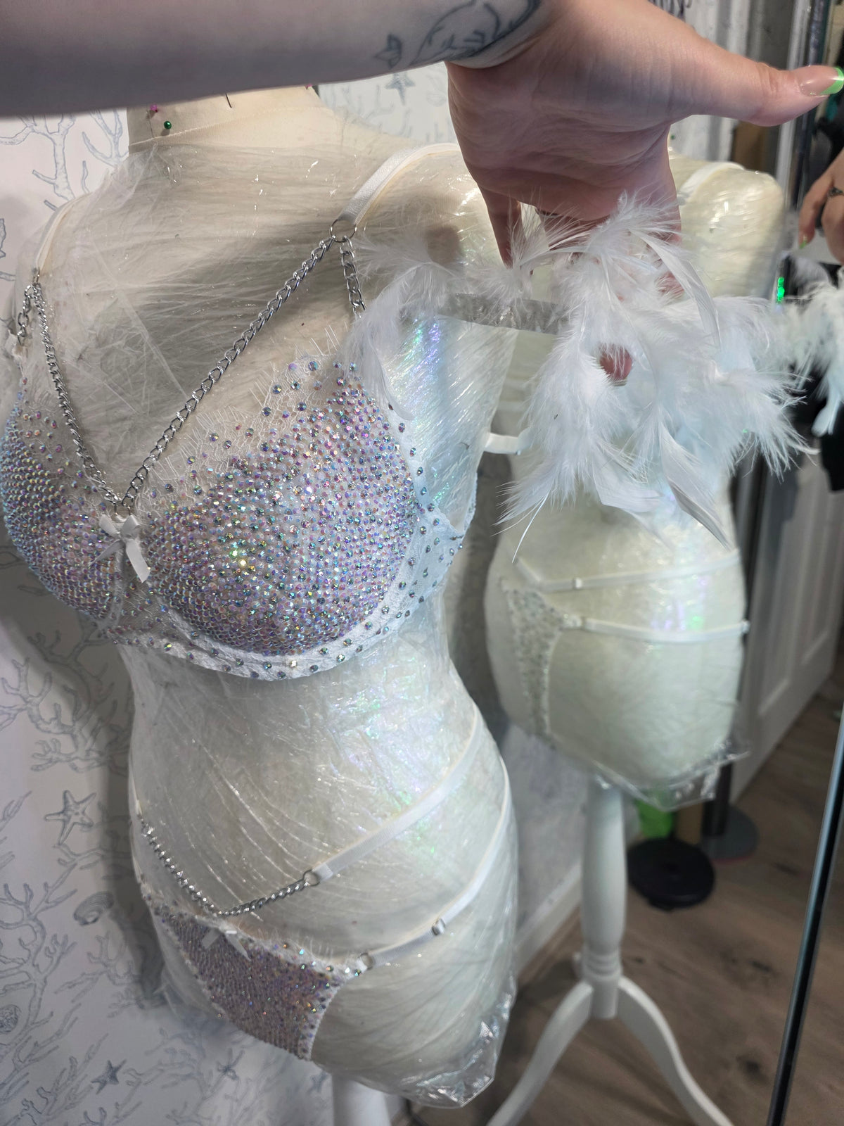 White angel rhinestone set ✨️