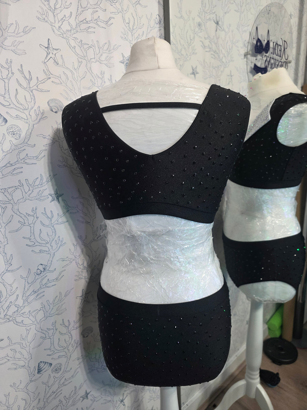 Black and white collar set