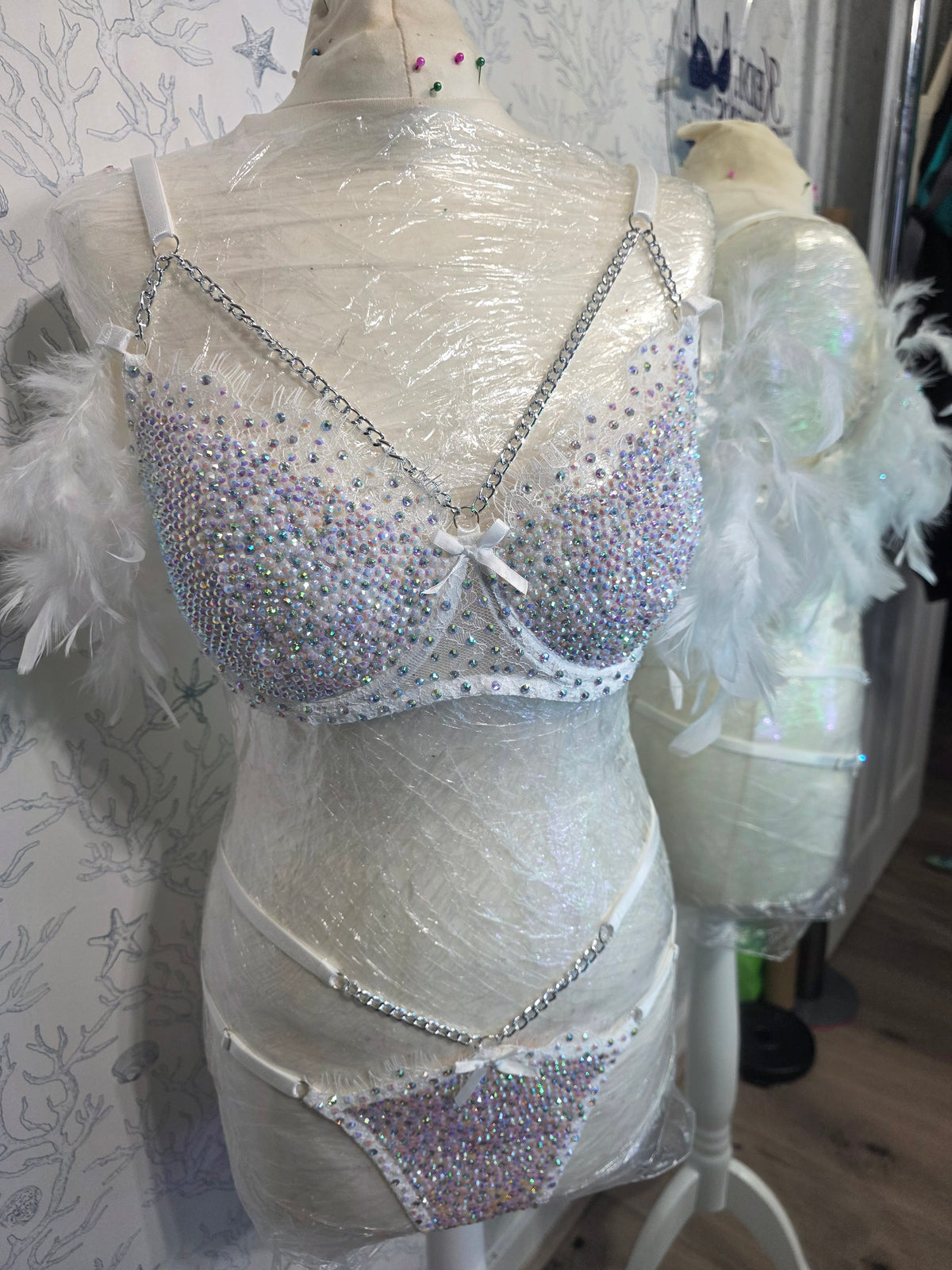 White angel rhinestone set ✨️