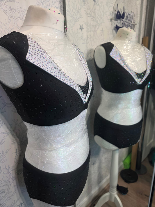 Black and white collar set