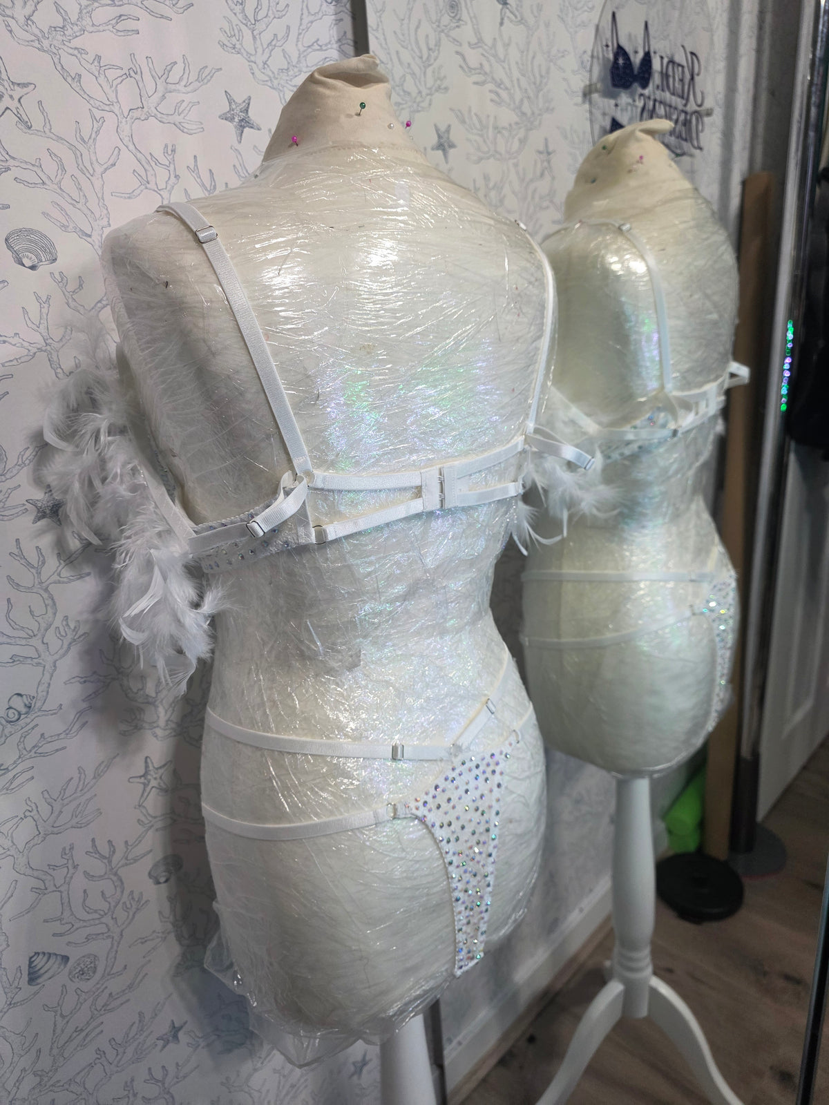 White angel rhinestone set ✨️
