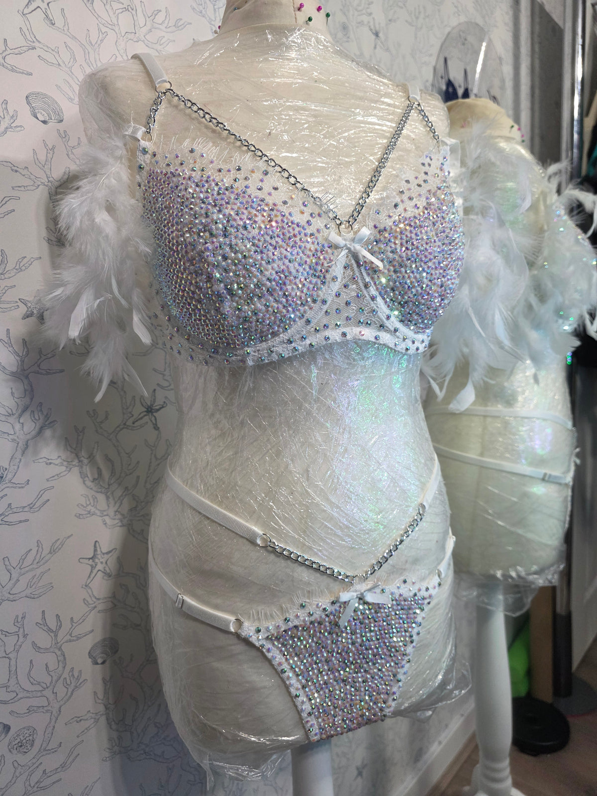 White angel rhinestone set ✨️