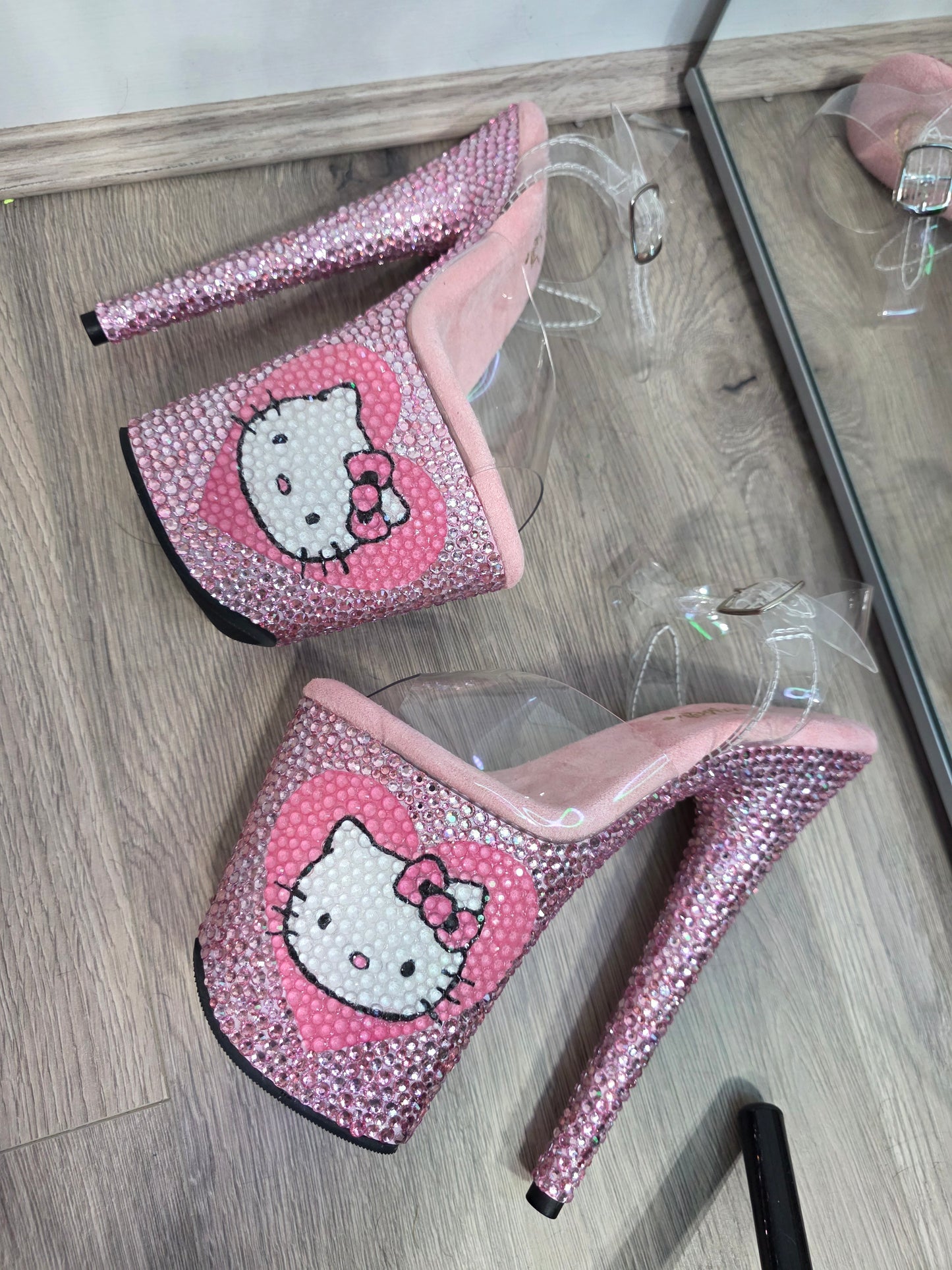 Hello Kitty Heart AB crystal design