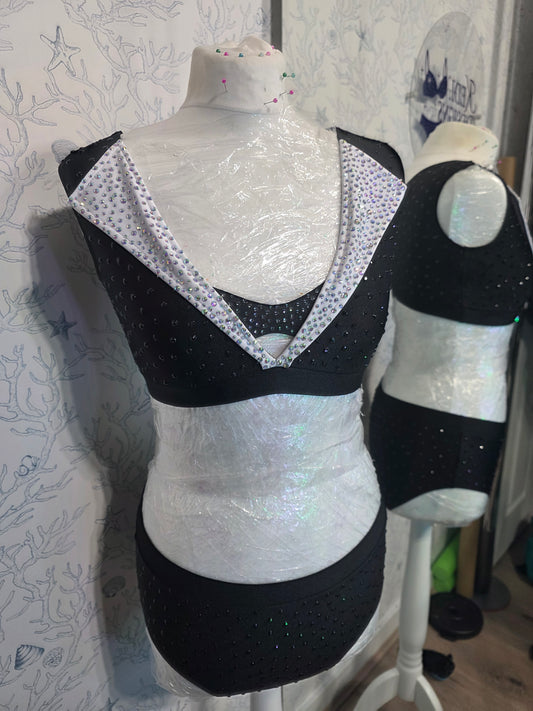 Black and white collar set