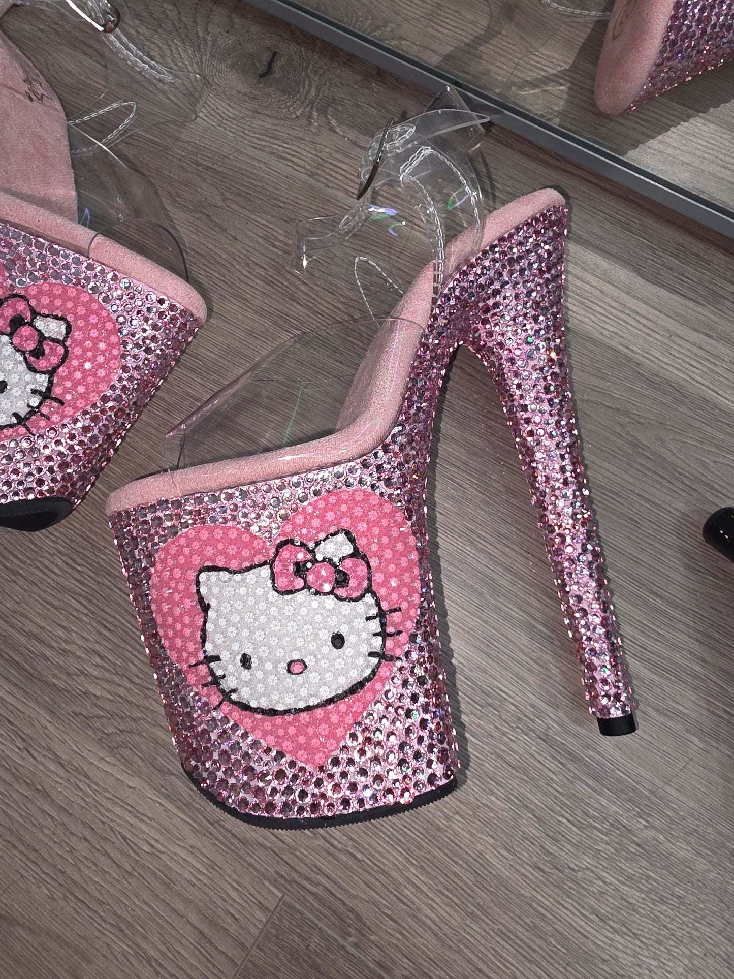Hello Kitty Heart AB crystal design
