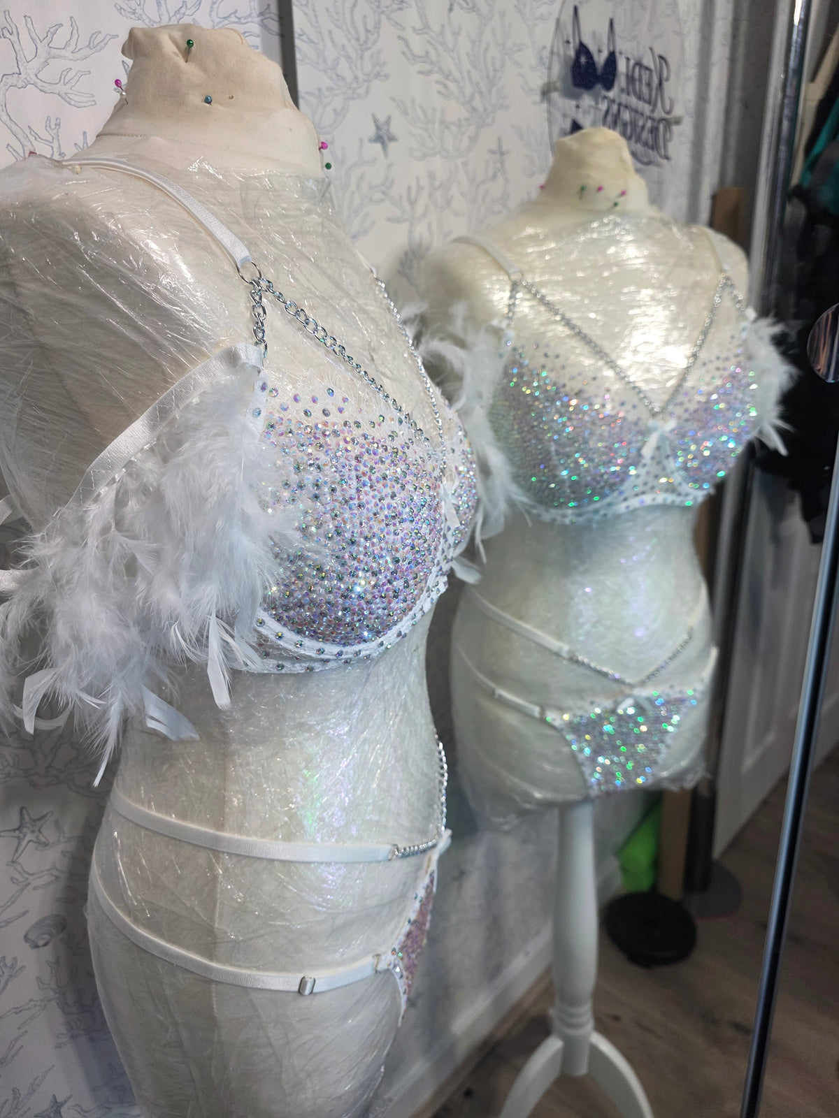 White angel rhinestone set ✨️